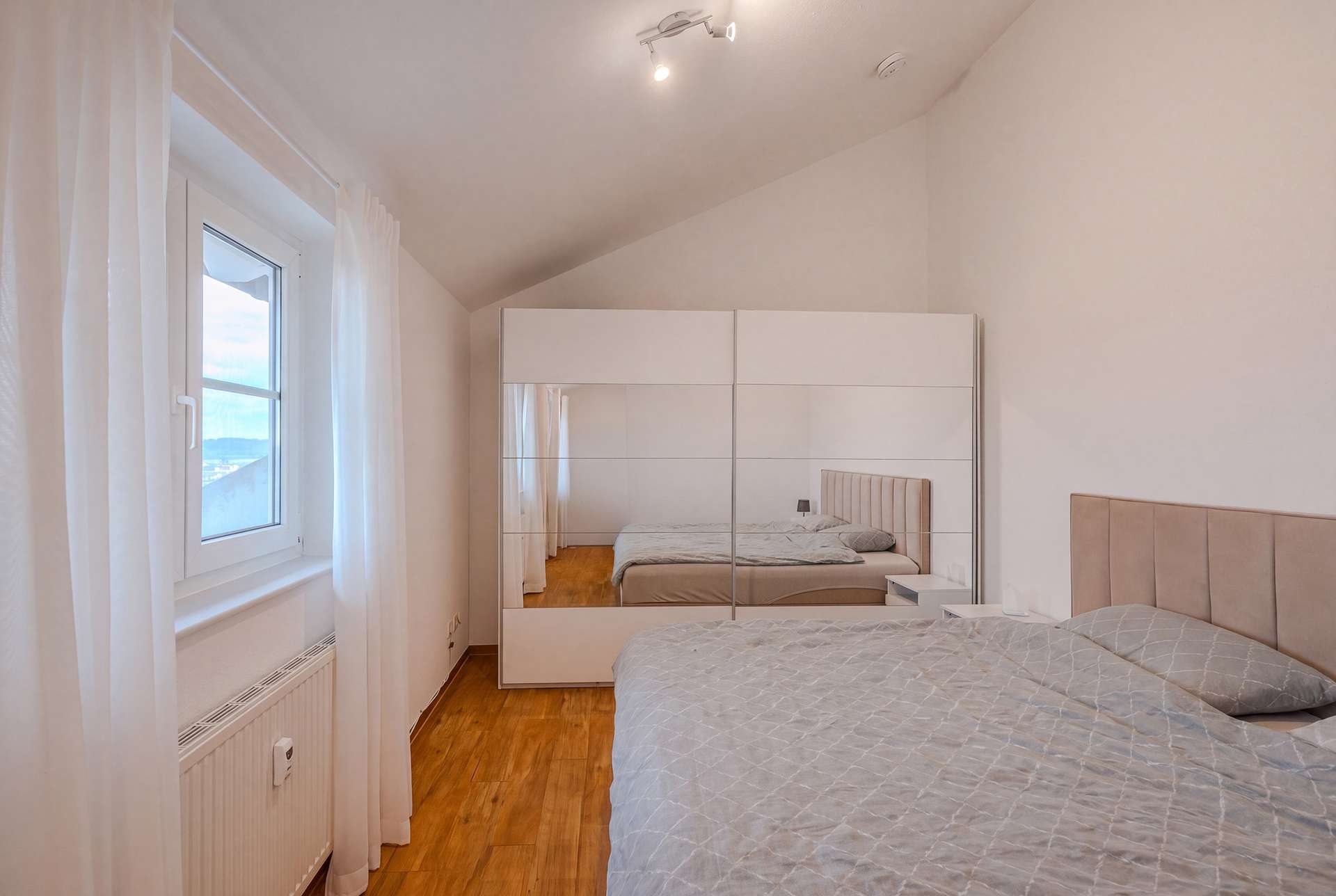 Schlafzimmer (2)